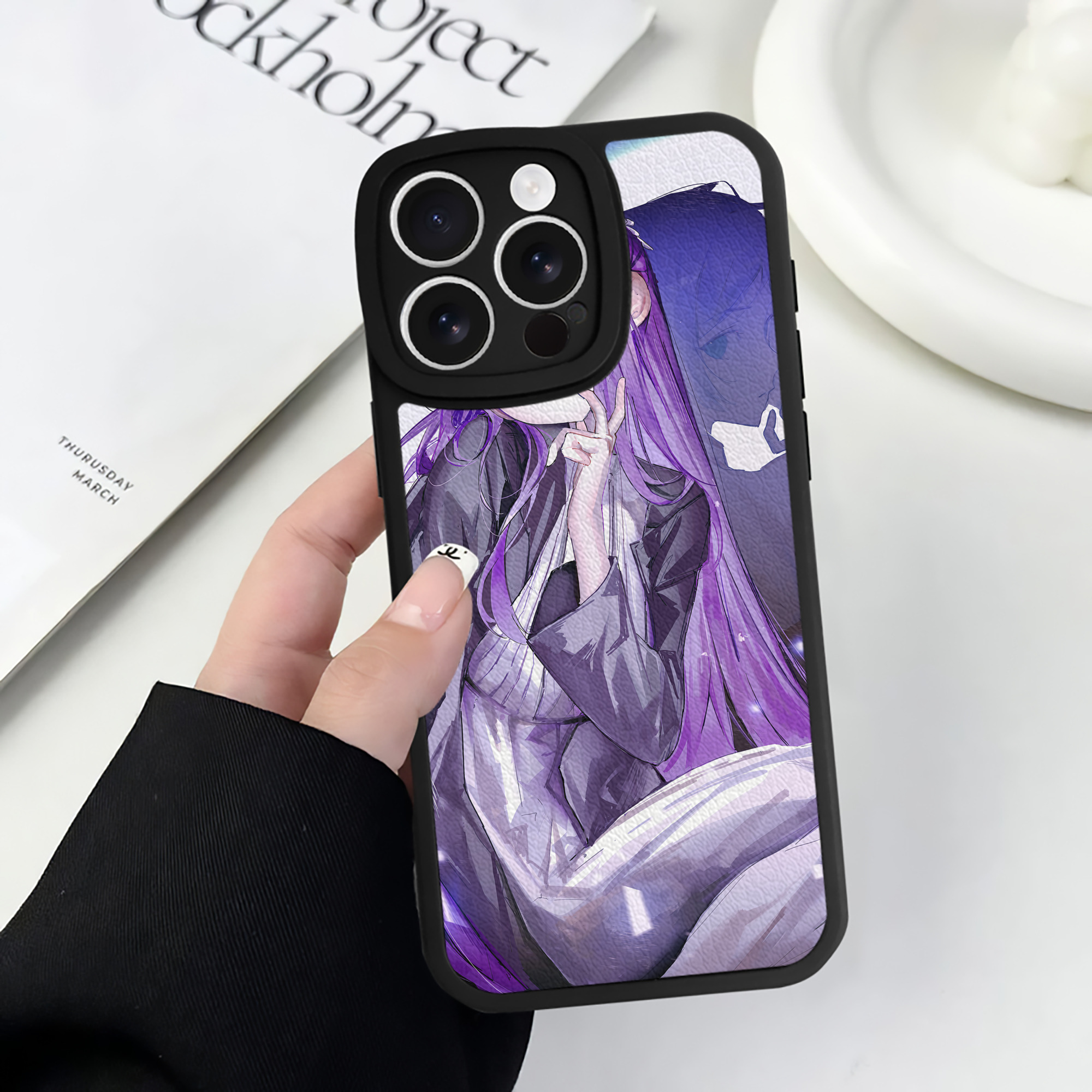 （画像用） 葬送のフリーレン Frieren 【iPhone 16シリーズ対応】シリコンスマホケース（レザー調） 材質：シリコン